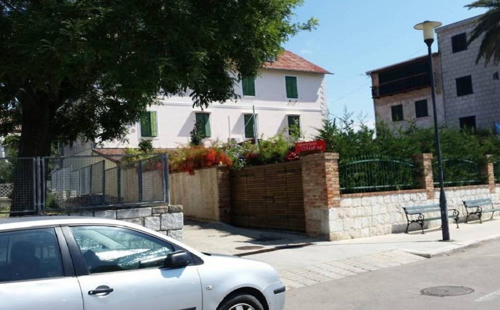 Apartments Mali Raj Vranjic エクステリア 写真