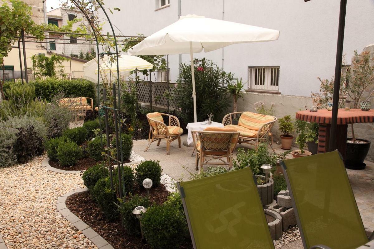 Apartments Mali Raj Vranjic エクステリア 写真