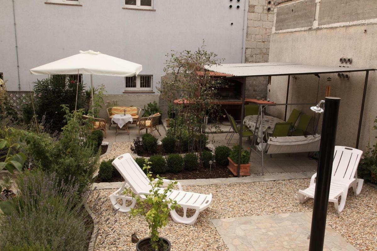 Apartments Mali Raj Vranjic エクステリア 写真