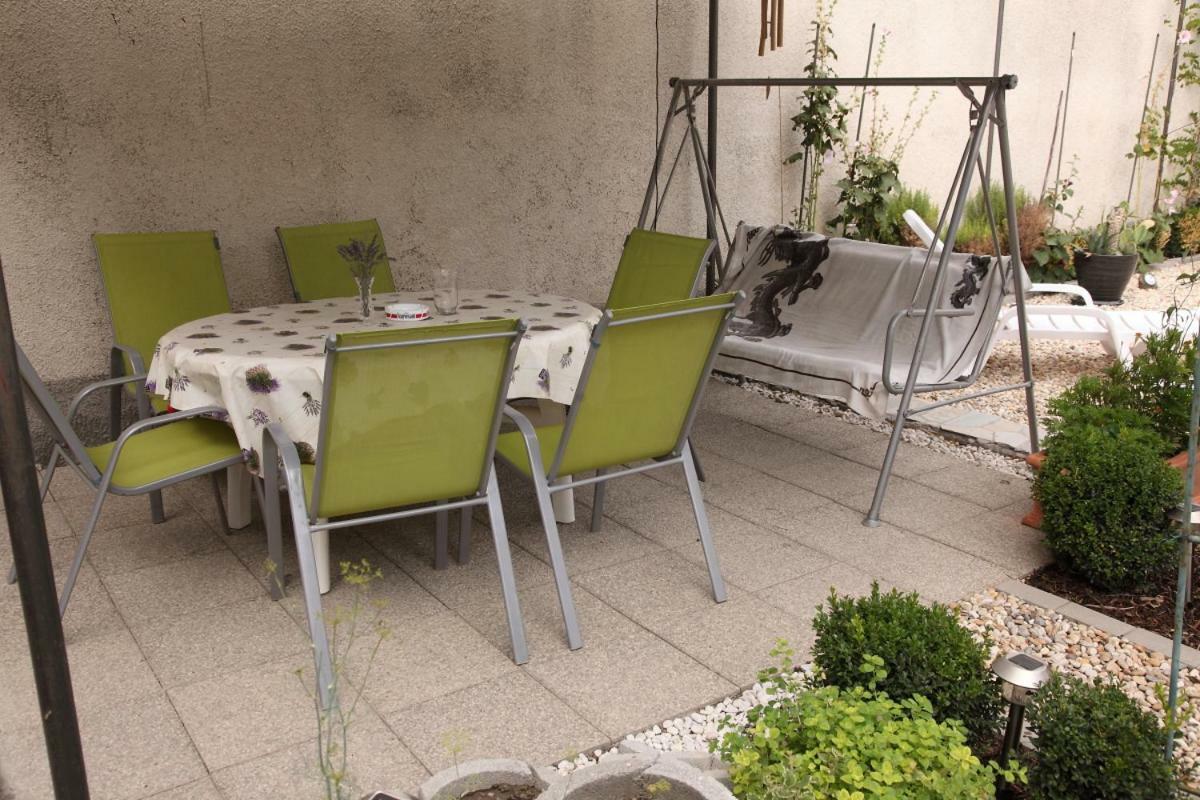 Apartments Mali Raj Vranjic エクステリア 写真